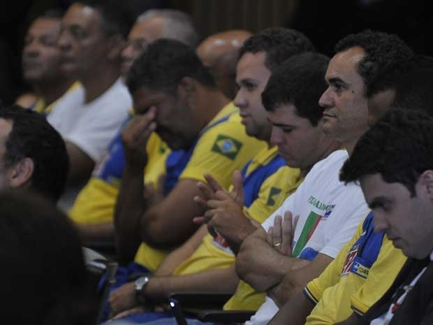 Trabalhadores dos Correios acompanham julgamento da greve no TST.