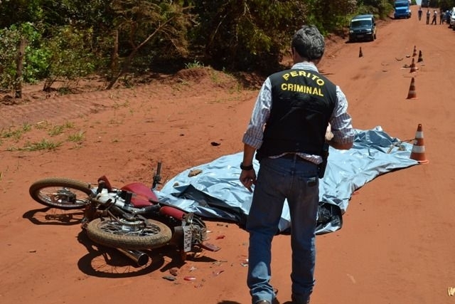 O motociclista tentou uma ultrapassagem e morreu