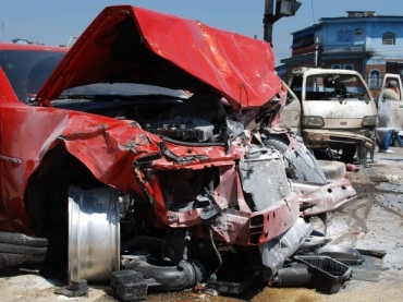 O acidente envolveu quatro veculos, sendo um Camaro, e deixou um ferido com gravidade na avenida Inajar de Souza, zona 