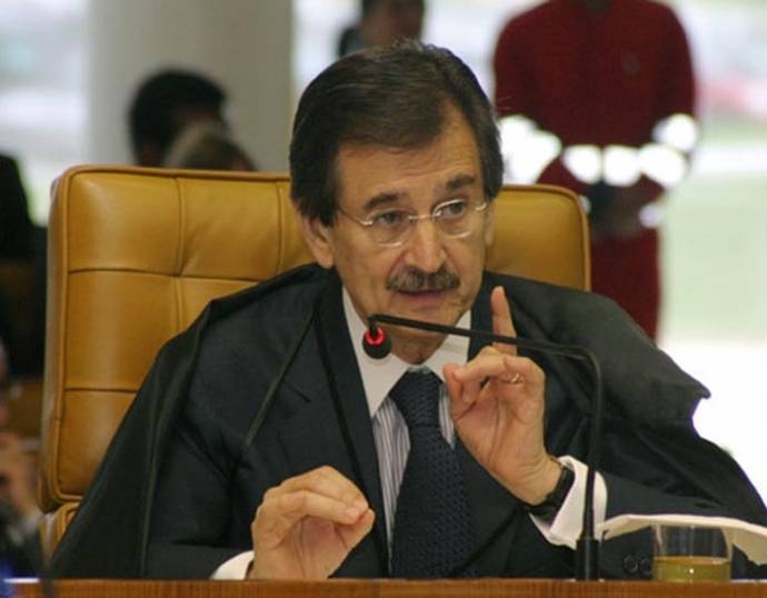 Presidente do STF, Cezar Peluso  defensor de aumento salarial e provoca polmica no Judicirio