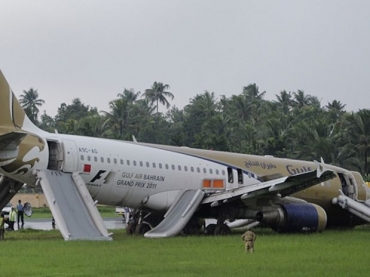 Avio derrapa na pista, em funo da chuva intensa, ao pousar no Aeroporto de Kochi
