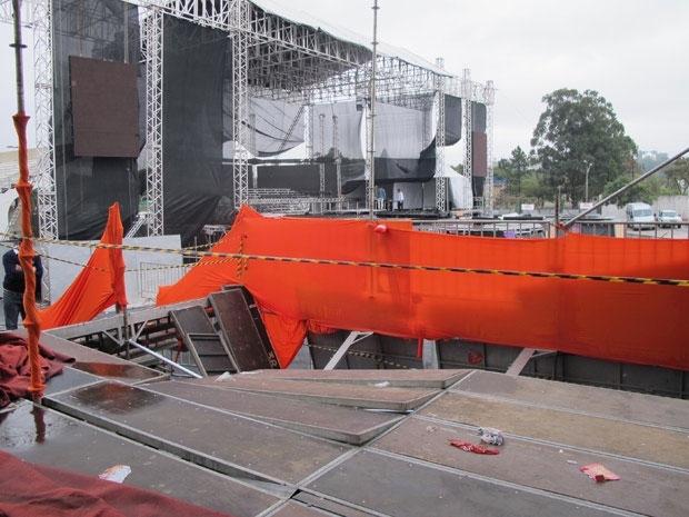 Ponto que cedeu do camarote fica mais perto do palco