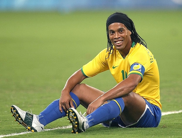 Ronaldinho ganha sua segunda chance com Mano Menezes na Seleo Brasileira