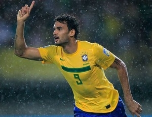 Willian comemora o primeiro gol do Brasil no jogo: semifinal na prxima quarta