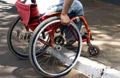 Pais denunciaram que na escola Advogado Osmar Milan Capil, cadeirantes tinham dificuldade de acesso, o que foi confirma