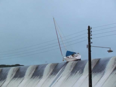 Veleiro foi carregado por guas de barragem