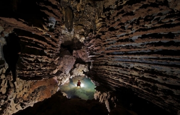 Hang Son Doong  parte de uma galeria de 150 cavernas no Parque Nacional Phong Nha-Ke Bang 