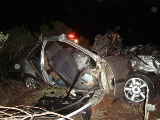 Imagem mostra acidente entre caminho e carro em So Vicente do Sul