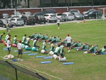 Jogadores do Fluminense trabalham a parte fsica nas Laranjeiras