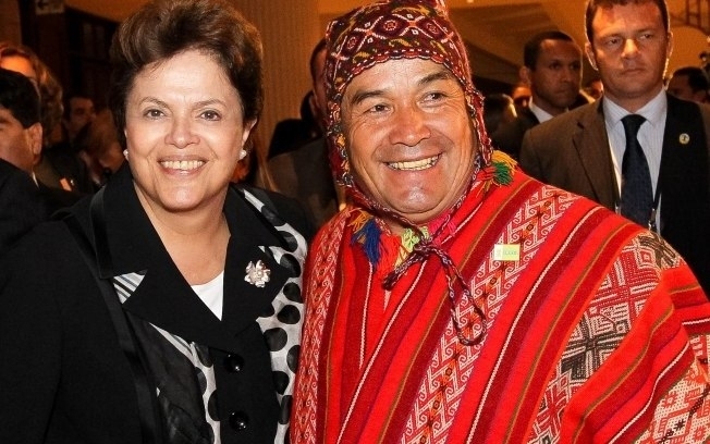 Presidenta Dilma Rousseff cumprimenta o prefeito de Urubamba (Machu Picchu) ao chegar no Hotel Swisstel