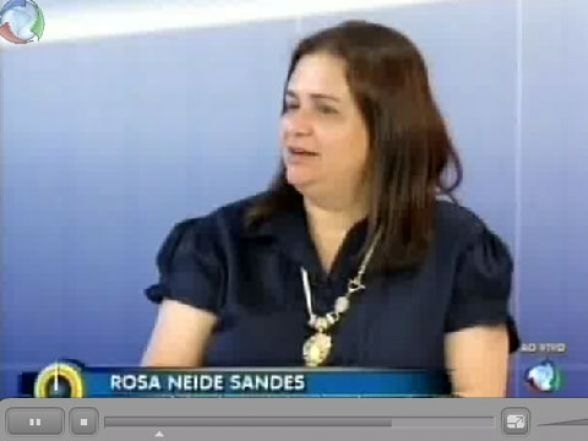 Secretria Rosa Neide Sandes diz que ambiente escolar  propcio para os jovem resolverem as desavenas externas, devido