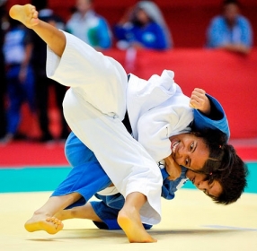 Erika Miranda (de branco) levou o ouro na categoria at 52 kg