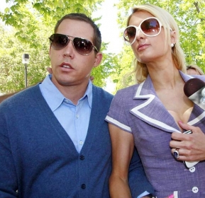 O empresrio Cy Waits e Paris Hilton, que no esto mais namorando, de acordo com a socialite norte-americana
