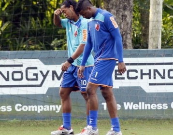 Ronaldinho Gacho tem treinado sem brincadeiras no Flamengo