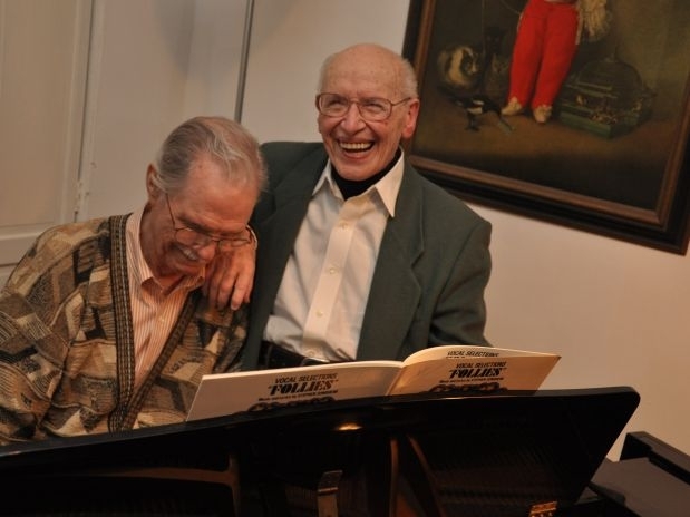 Richard Dorr, 84 anos, e John Mace, 91 anos, querem esperar que o casamento gay seja aprovado em Nova York