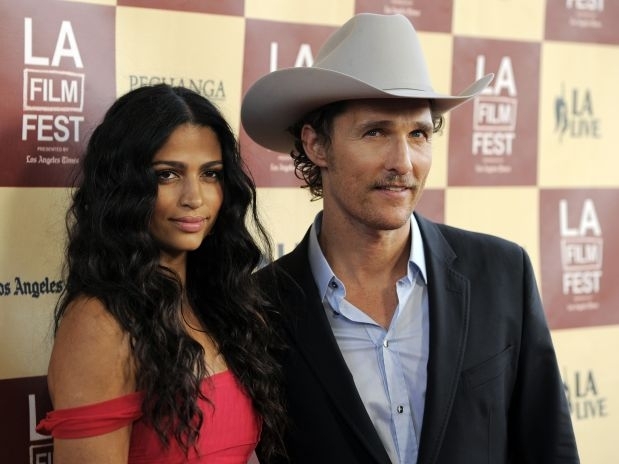 Matthew McConaughey e a mulher brasileira Camila Alves