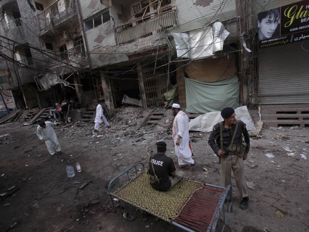 O ataque aconteceu durante a madrugada em um bazar conhecido como Khyber Supermarket de Peshawar, capital da provncia d