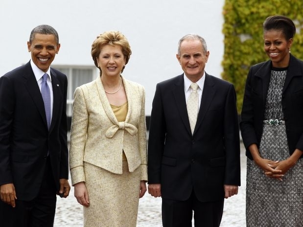 Obama e Michelle posam com a presidente irlandesa, Mary McAleese, e seu marido, Martin, em sua residncia oficial