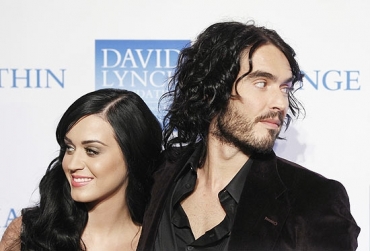 A cantora Katy Perry e Russell Brand; o ator foi deportado do Japo