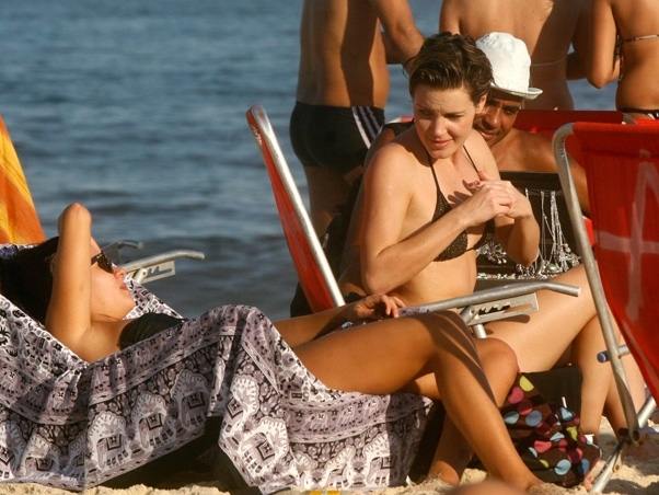 Diana curte praia no Rio em domingo de primavera com climo de vero