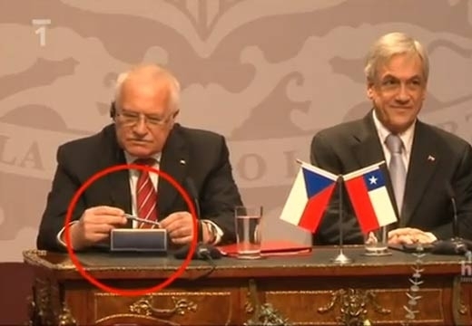 Pesidente da Repblica Tcheca, Vaclav Klaus, teria furtado caneta