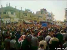 Milhares de pessoas teriam participado dos protestos em Deraa