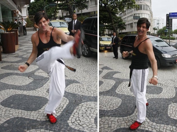 Dr. Robert Rey exibiu golpes de capoeira na porta do hotel carioca