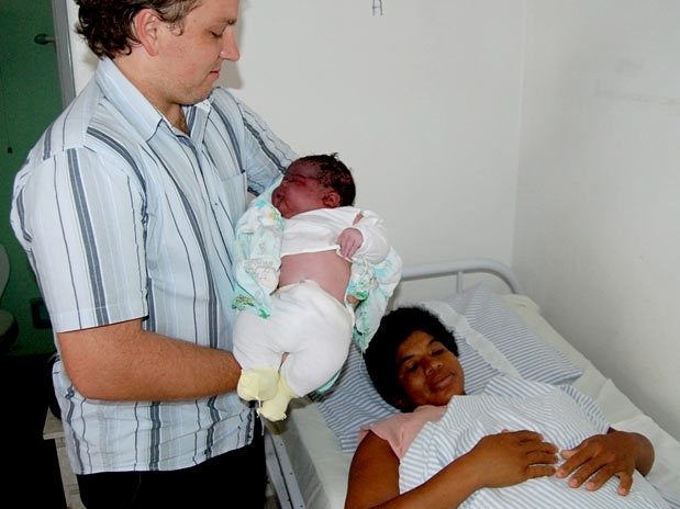 Beb nascido em Porto Xavier (RS) mede 57 cm e tem 6,86 kg