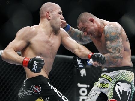 Brasileiro Thiago Silva ( esquerda) venceu o americano Brandon Vera no UFC 125; confirmao do doping deve reverter res