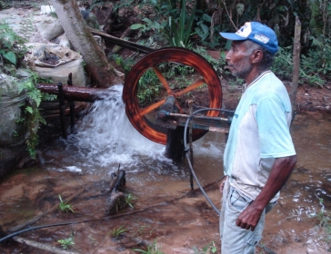 Verssimo de Castro: Eu tenho gua limpa, natural, ela serve para tomar banho, para beber, aguar a plantao para fazer